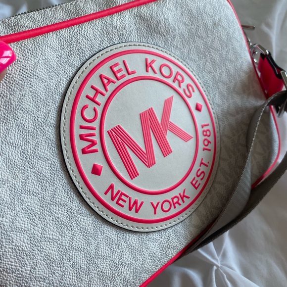 Michael Kors Summer Crossbody - Picture 5 of 5